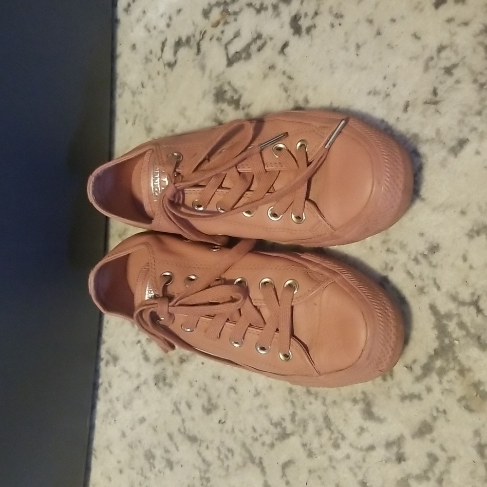 Beautiful rose Converse lace up shoes